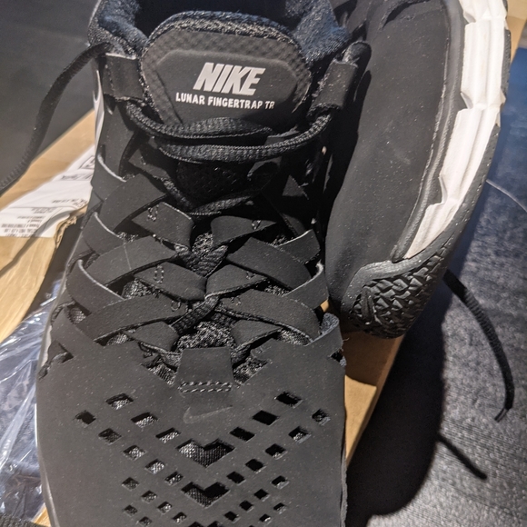 Running shoes - Picture 2 of 3